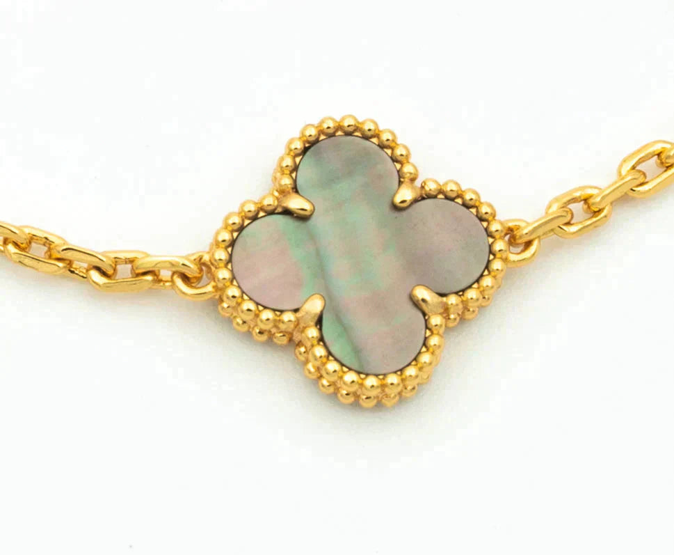 [⭐Renara] CLOVER 5 MOTIF GRAY MOP BRACELET COLLECTION