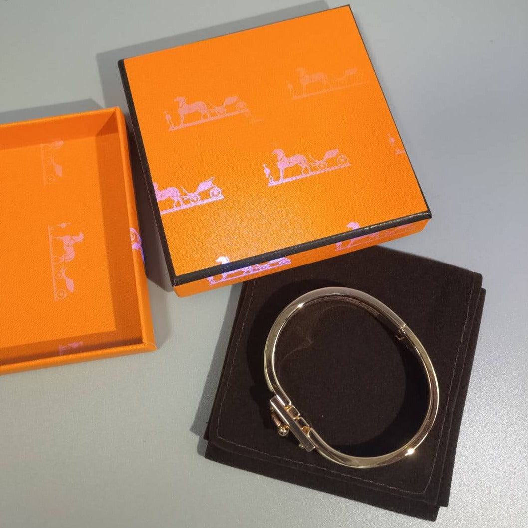 [⭐Renara]H GREY BRACELET