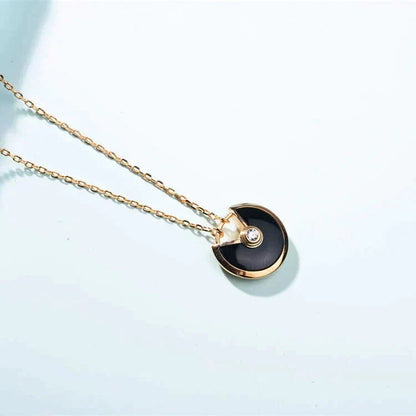 [⭐Renara]AMULETTE GOLD CARNELIAN ONYX NECKLACE