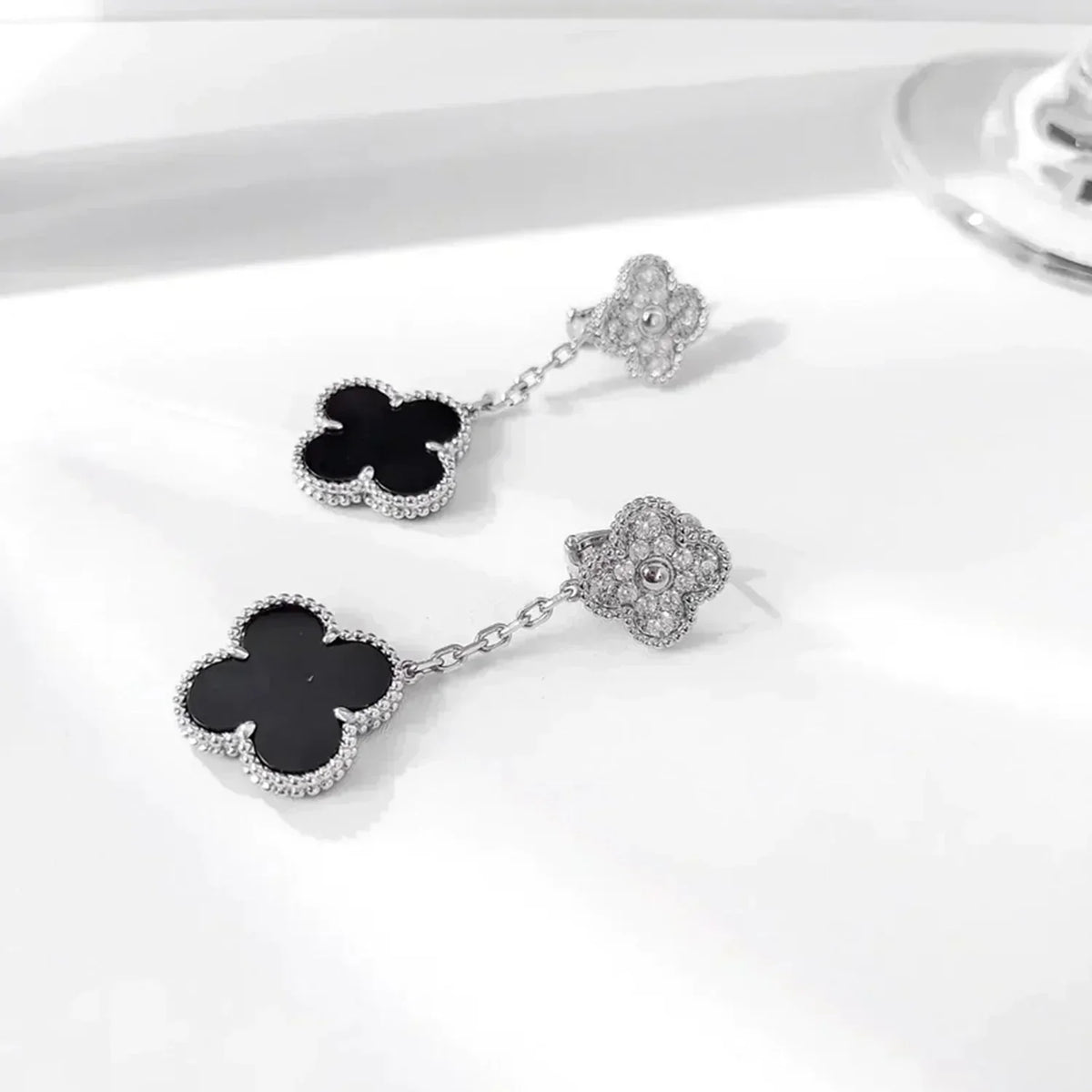 [⭐Renara]CLOVER 2 MOTIFS  DIAMOND ONYX EARRINGS SILVER