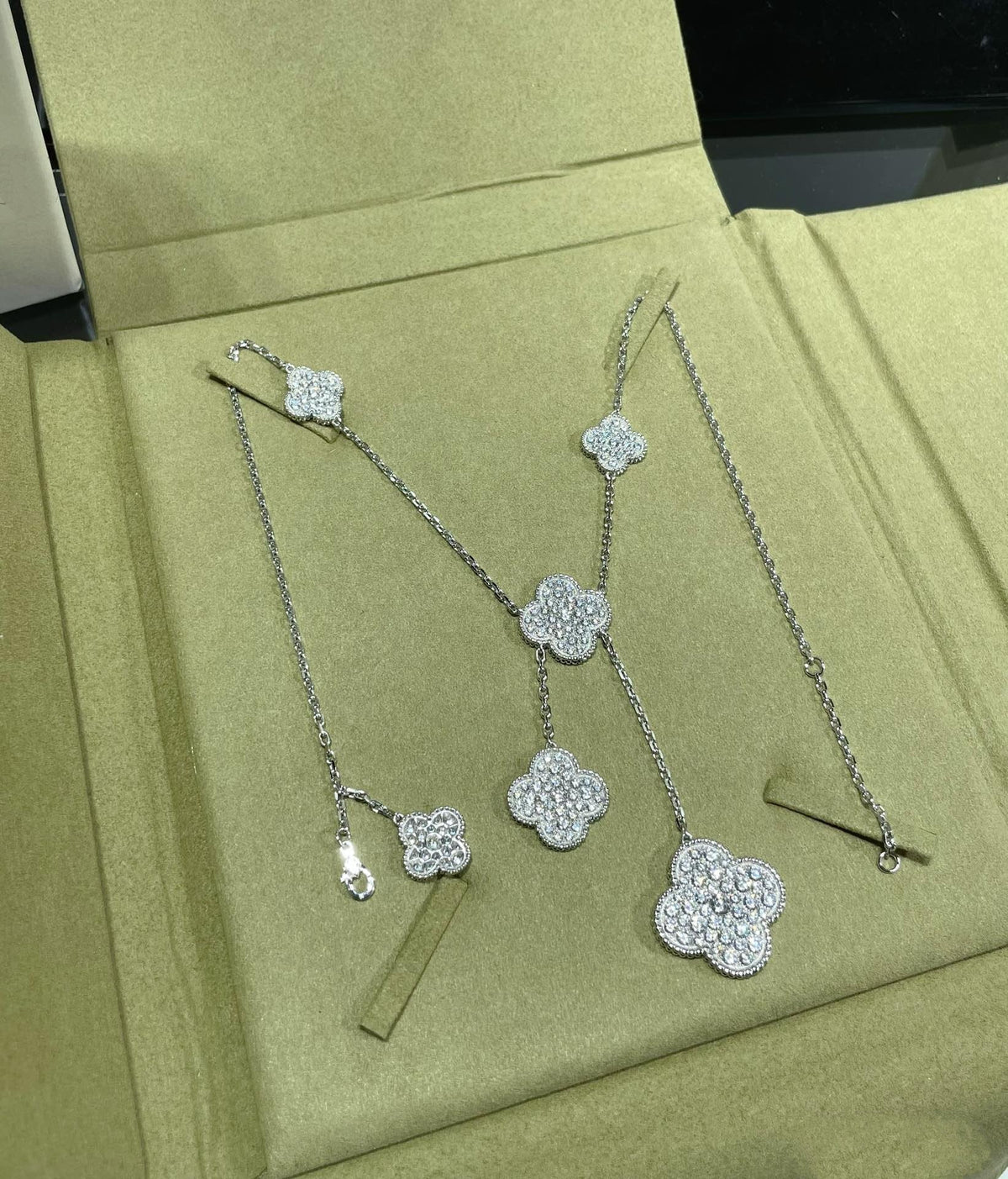 [⭐Renara]CLOVER 6 MOTIF DIAMOND PAVED NECKLACE