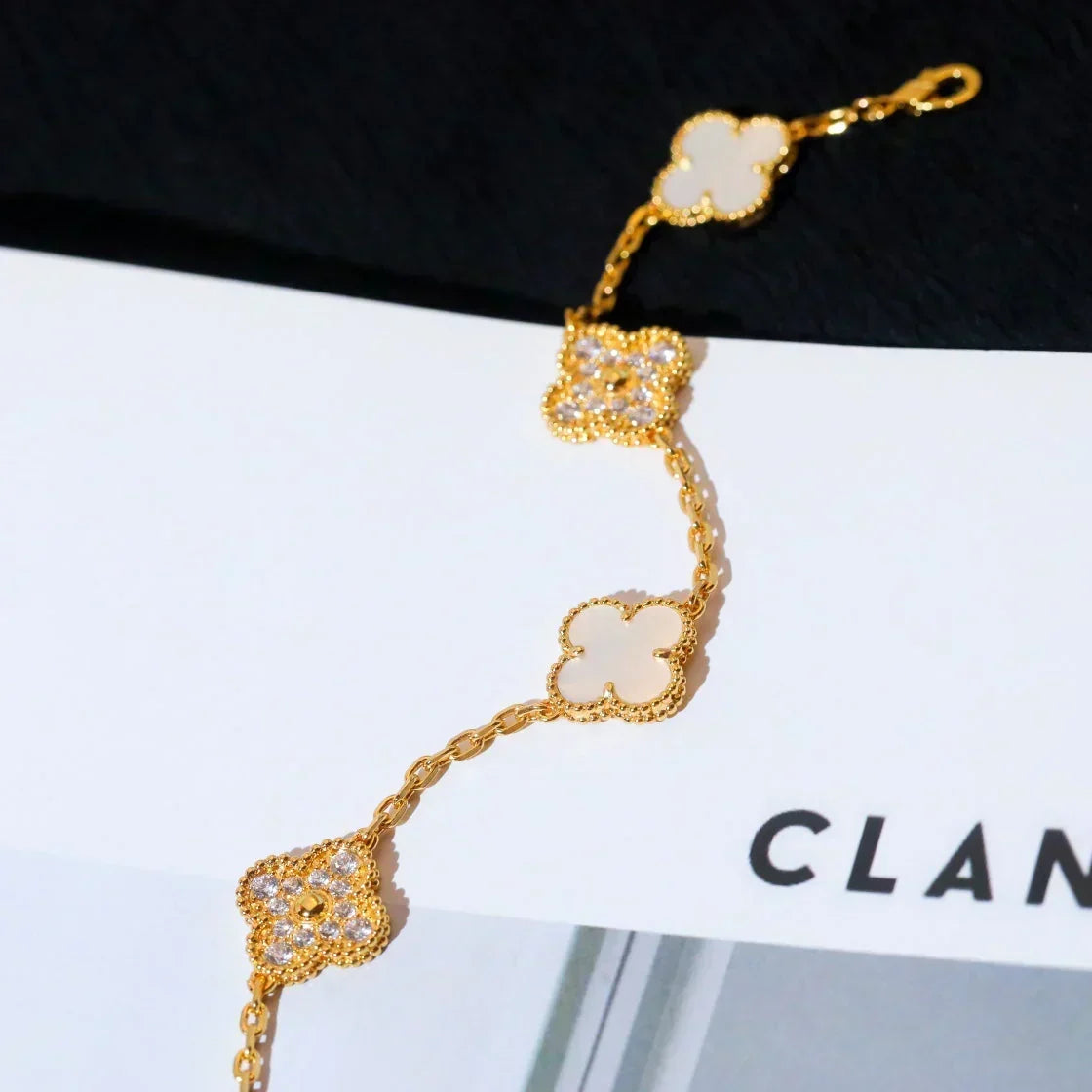 [⭐Renara]CLOVER WHITE PEARL MOP 5 MOTIF BRACELET COLLECTION