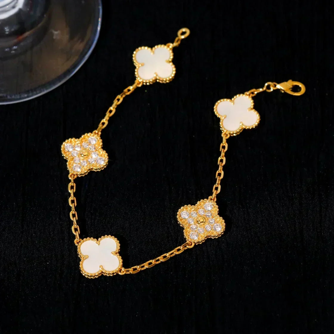 [⭐Renara]CLOVER WHITE PEARL MOP 5 MOTIF BRACELET COLLECTION