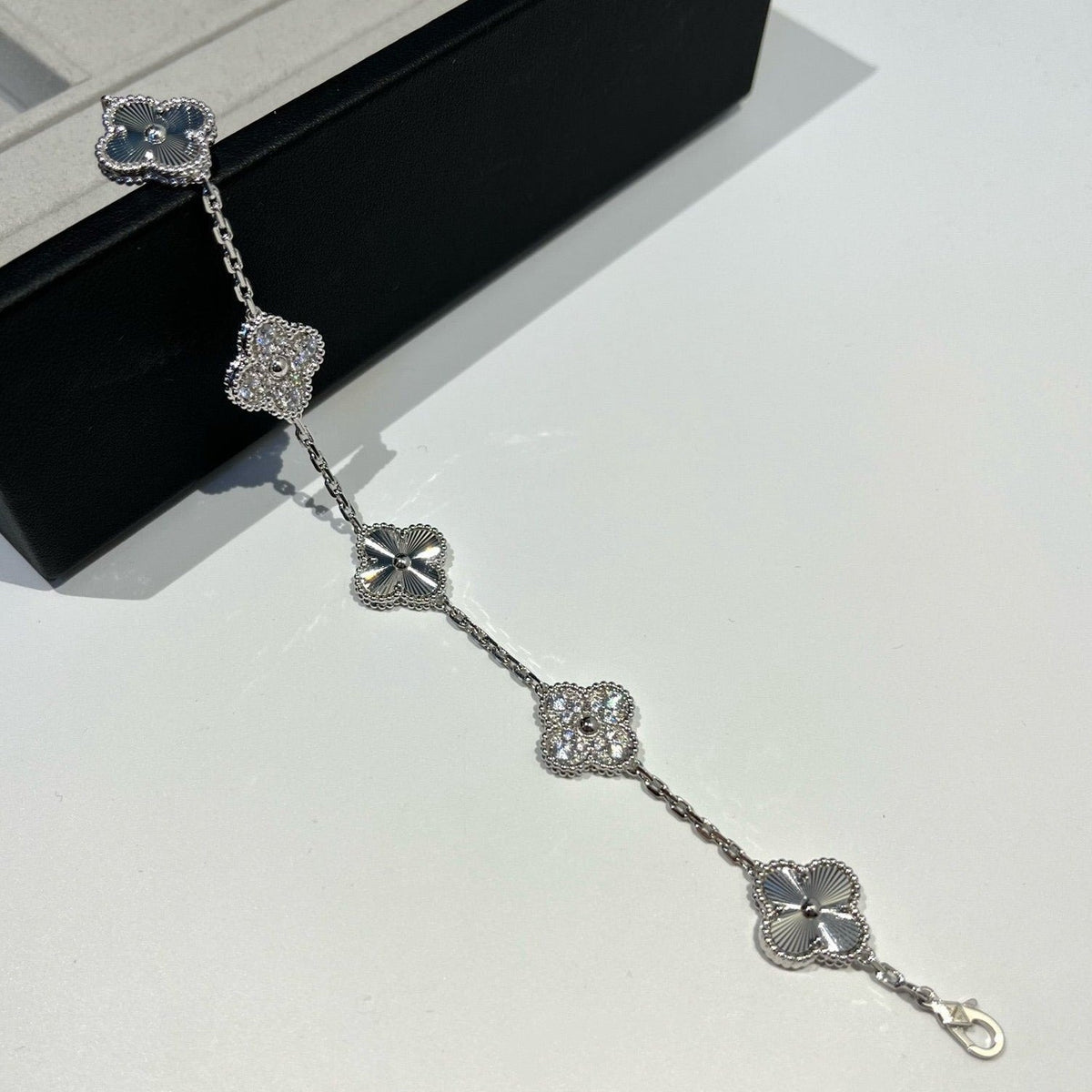 [⭐Renara] CLOVER 5 MOTIF LASER BRACELET COLLECTION