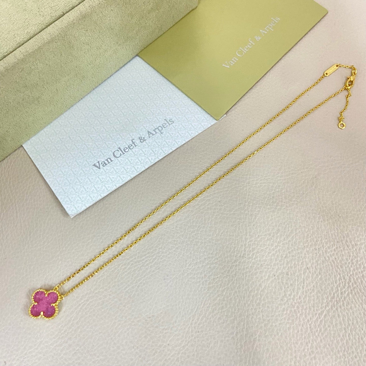 [⭐Renara]15MM BUBBLE PINK ENAMEL SINGLE-FLOWER FOUR-LEAF CLOVER NECKLACE