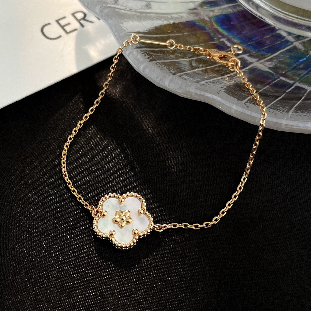 [⭐Renara]LUCKY WHITE MOP PLUM BLOSSOM  BRACELET