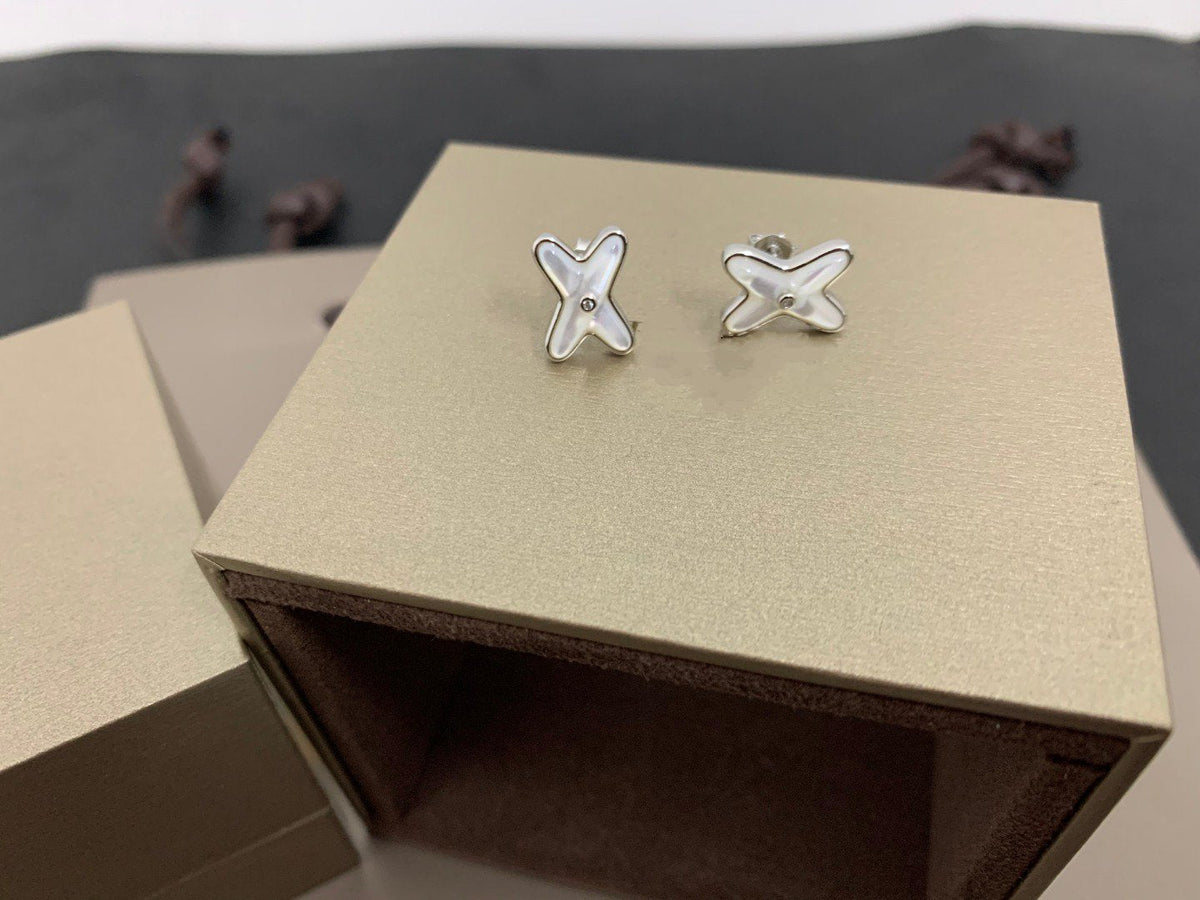[⭐Renara]JEUX DE WHITE MOP SILVER DIAMOND EARRINGS