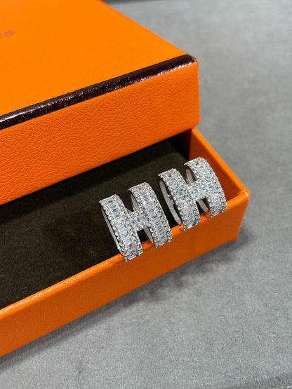 [⭐Renara]H STUD EARRINGS WITH SILVER DIAMONDS