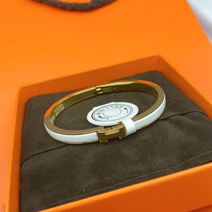 [⭐Renara]CLASSIC HM CLIC WHITE 8MM ENAMEL BRACELET