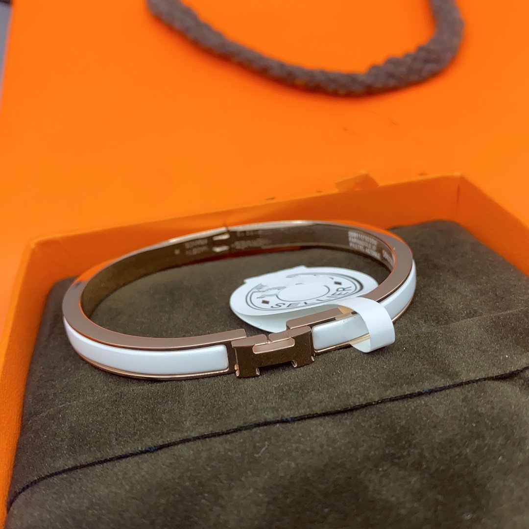 [⭐Renara]CLASSIC HM CLIC WHITE 8MM ENAMEL BRACELET