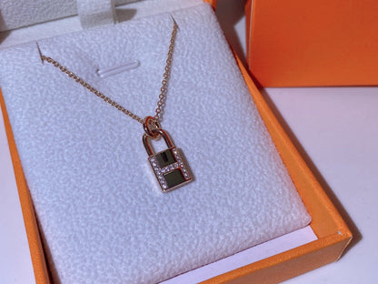 [⭐Renara]HM ADVANCED NICHE LOCK HEAD NECKLACE DIAMONDS
