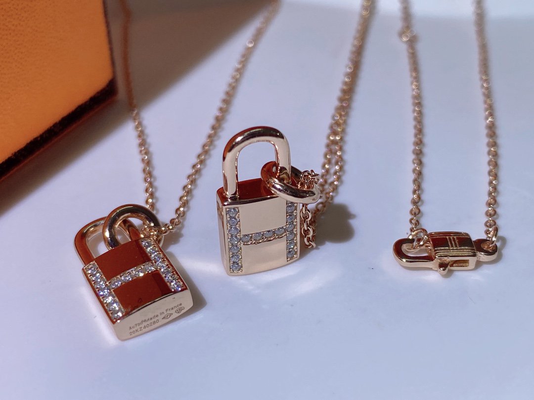 [⭐Renara]HM ADVANCED NICHE LOCK HEAD NECKLACE DIAMONDS