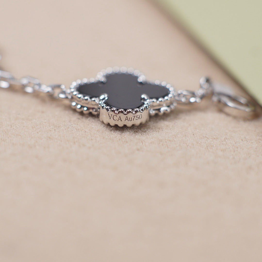 [⭐Renara] CLOVER 5 MOTIF ONYXS BRACELET COLLECTION