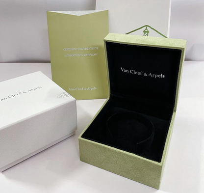 [⭐Renara]CLOVER 15MM LASER NECKLACE AND BOX