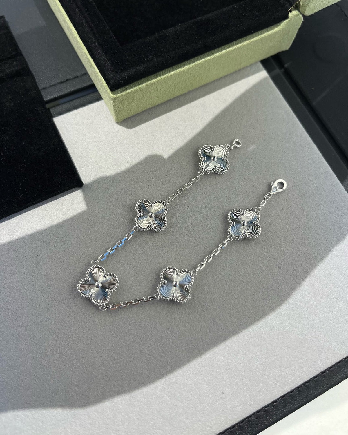 [⭐Renara] CLOVER 5 MOTIF LASER BRACELET COLLECTION